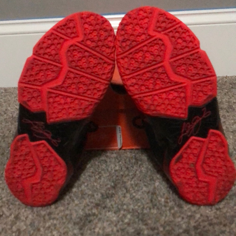 Lebron 11 “Away” Size 5 - Picture 6 of 7